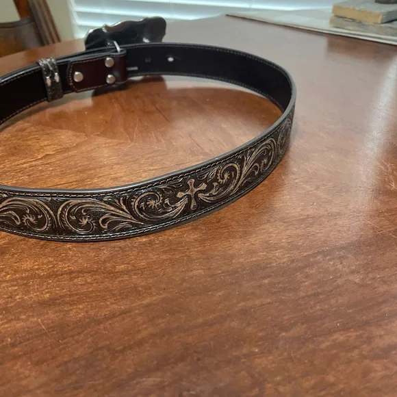 NOCONA Womans Brown Cross Embossed Buckle Western Leather Belt